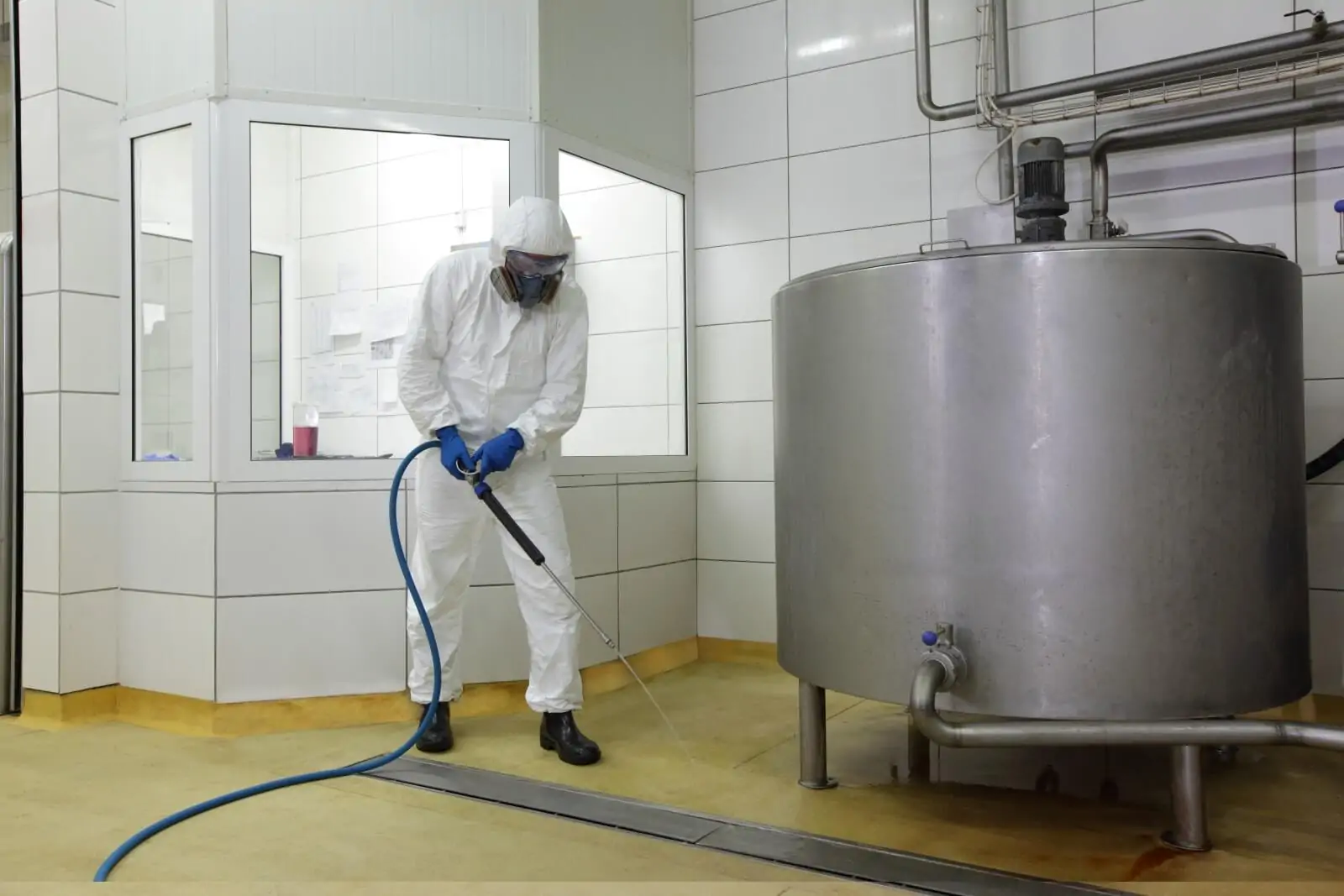 Industrial kitchen cleaning